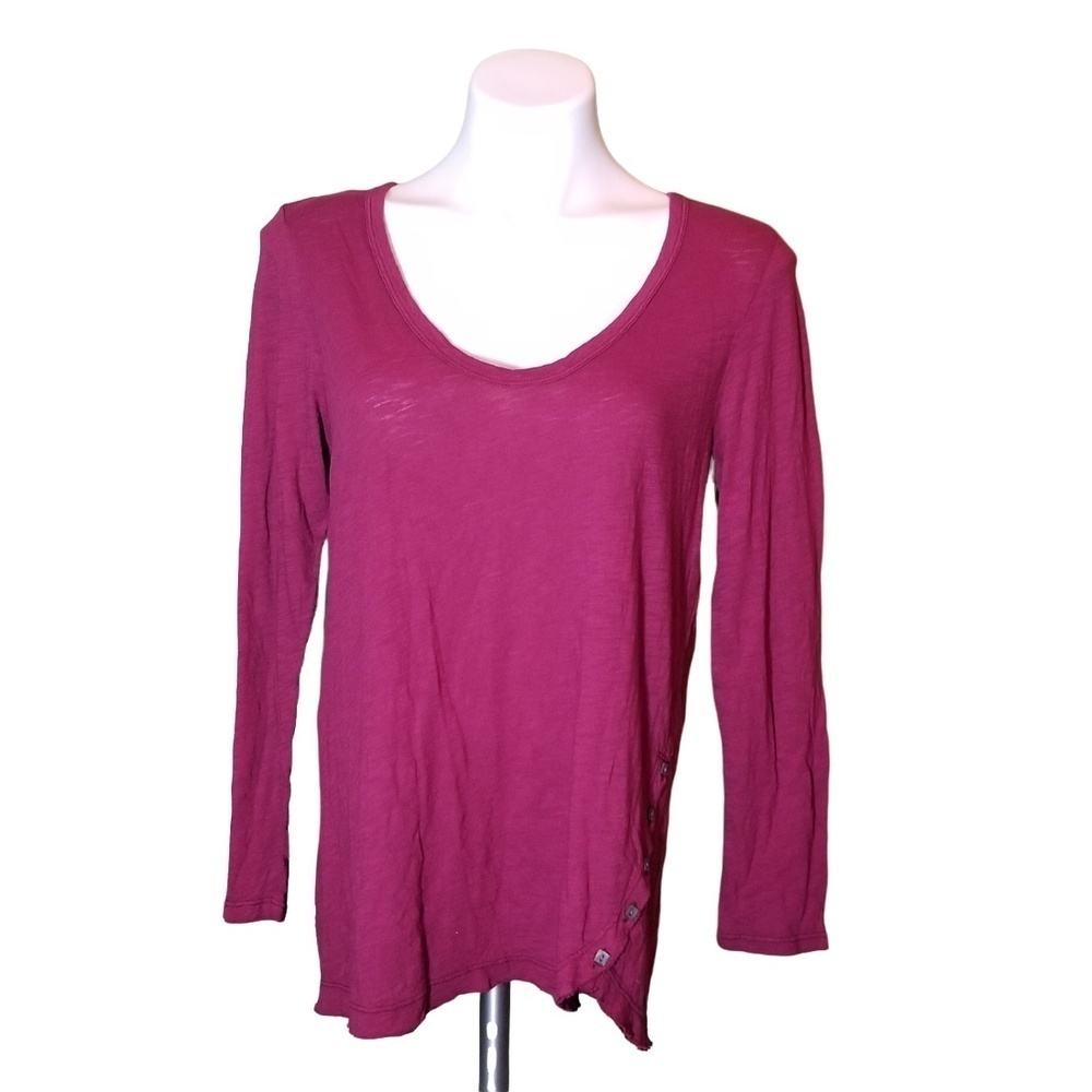 T. LA Anthropologie Long Sleeve Scoop Neck Side Button Maroon Knit Top Sz Small